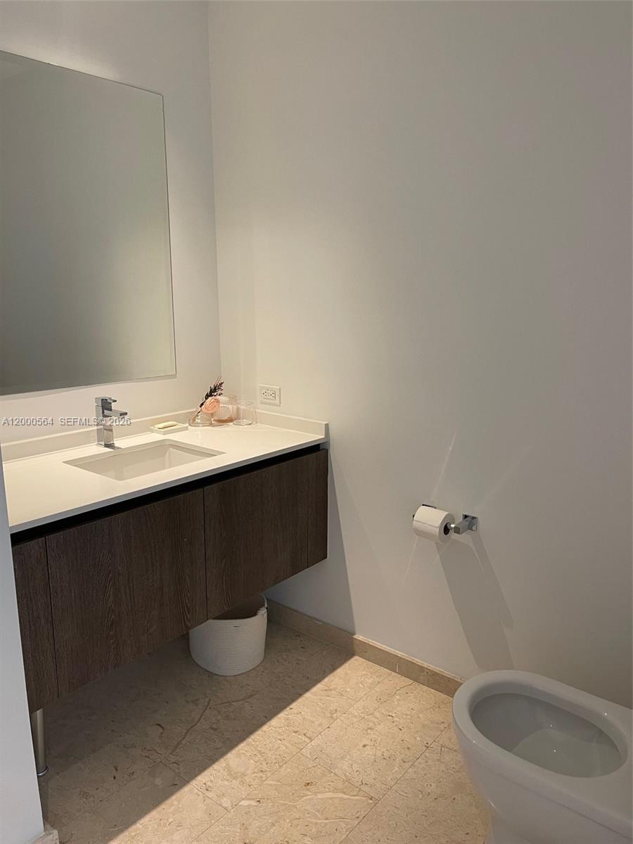 68 SE 6th St #2409, Miami FL 33131