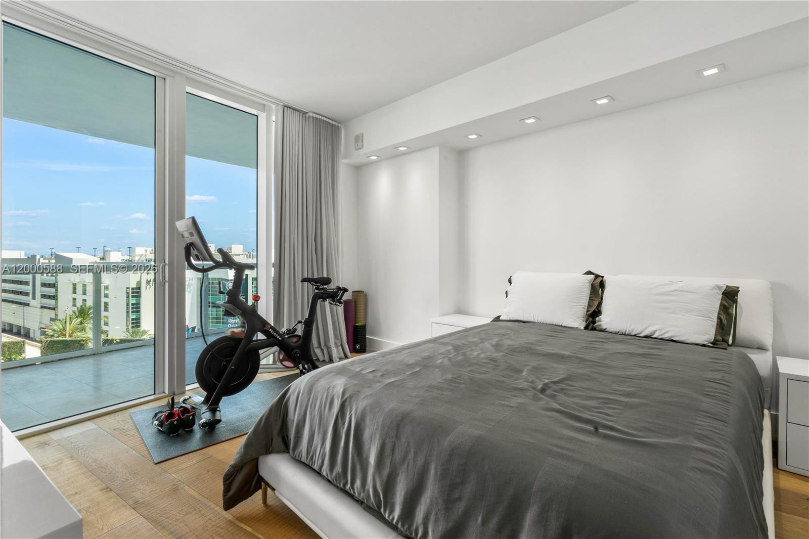 450 Alton Rd #806, Miami Beach FL 33139