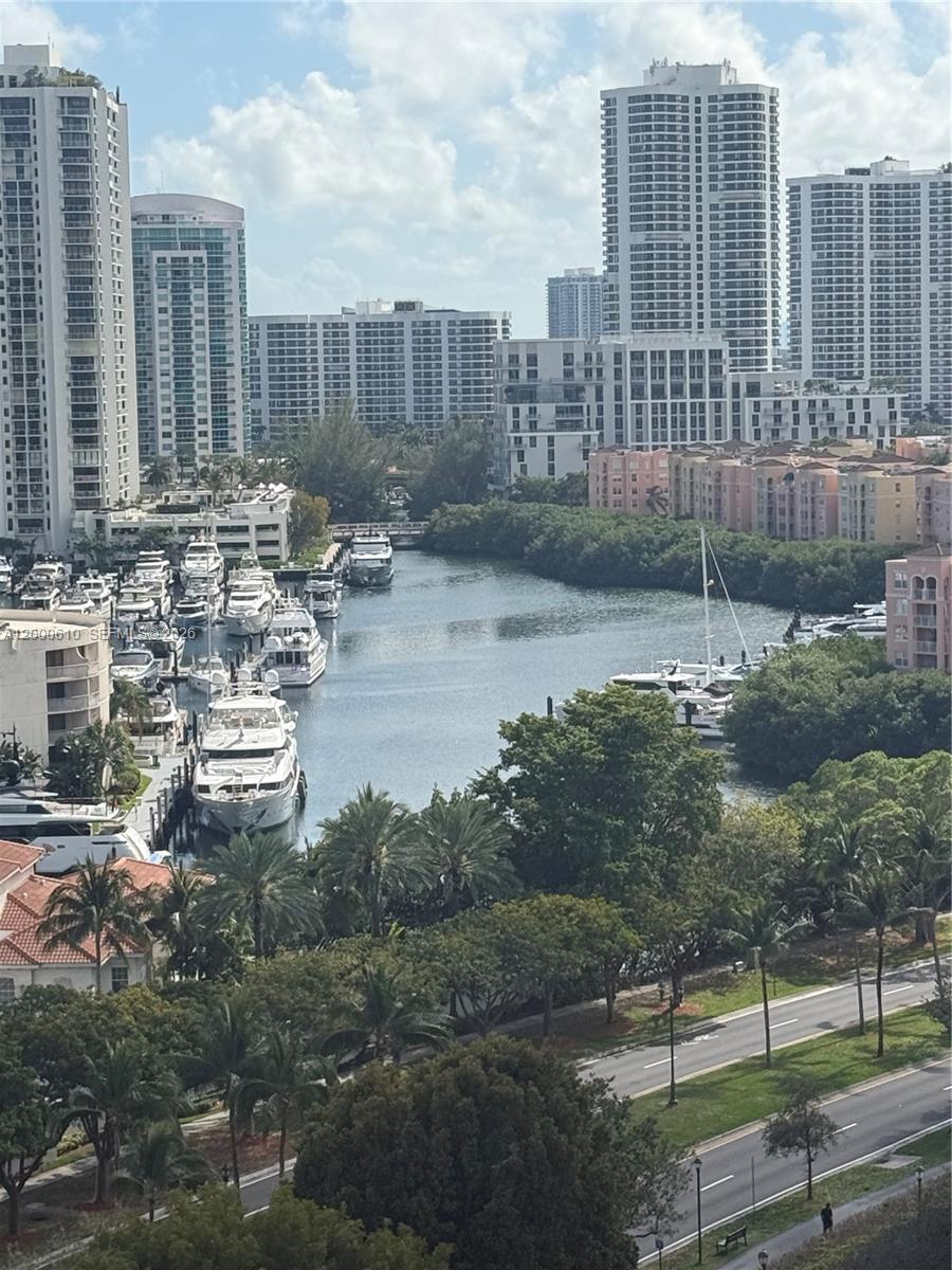 20000 E Country Club Dr #PH09, Aventura FL 33180