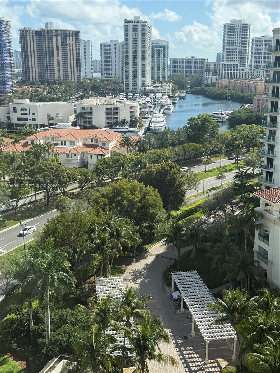 20000 E Country Club Dr #PH09, Aventura FL 33180