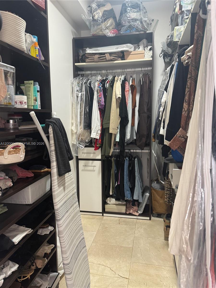 20000 E Country Club Dr #PH09, Aventura FL 33180