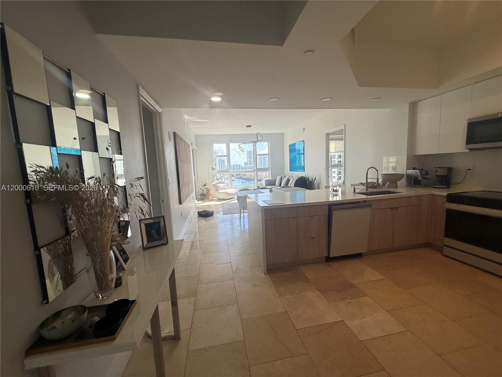 20000 E Country Club Dr #PH09, Aventura FL 33180