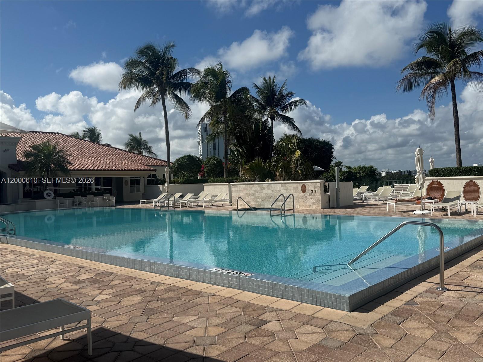 20000 E Country Club Dr #PH09, Aventura FL 33180