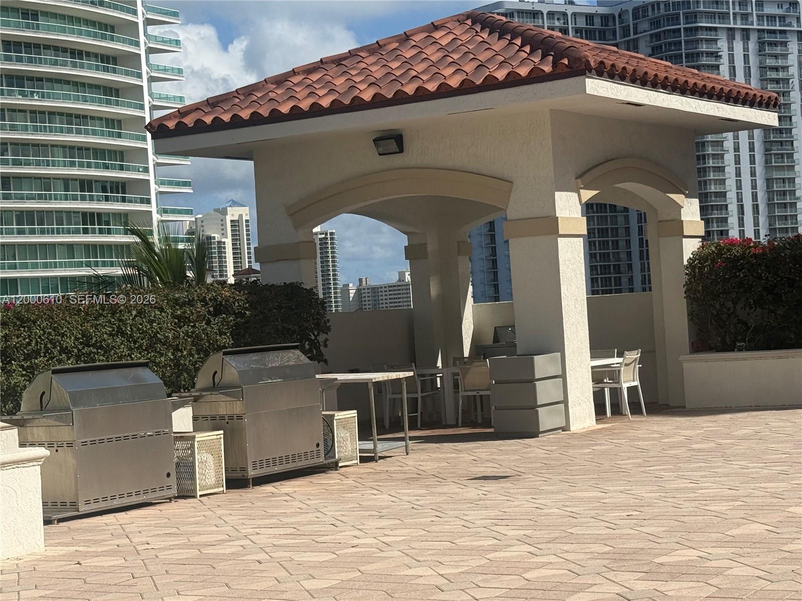 20000 E Country Club Dr #PH09, Aventura FL 33180