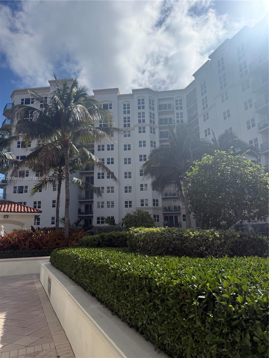 20000 E Country Club Dr #PH09, Aventura FL 33180