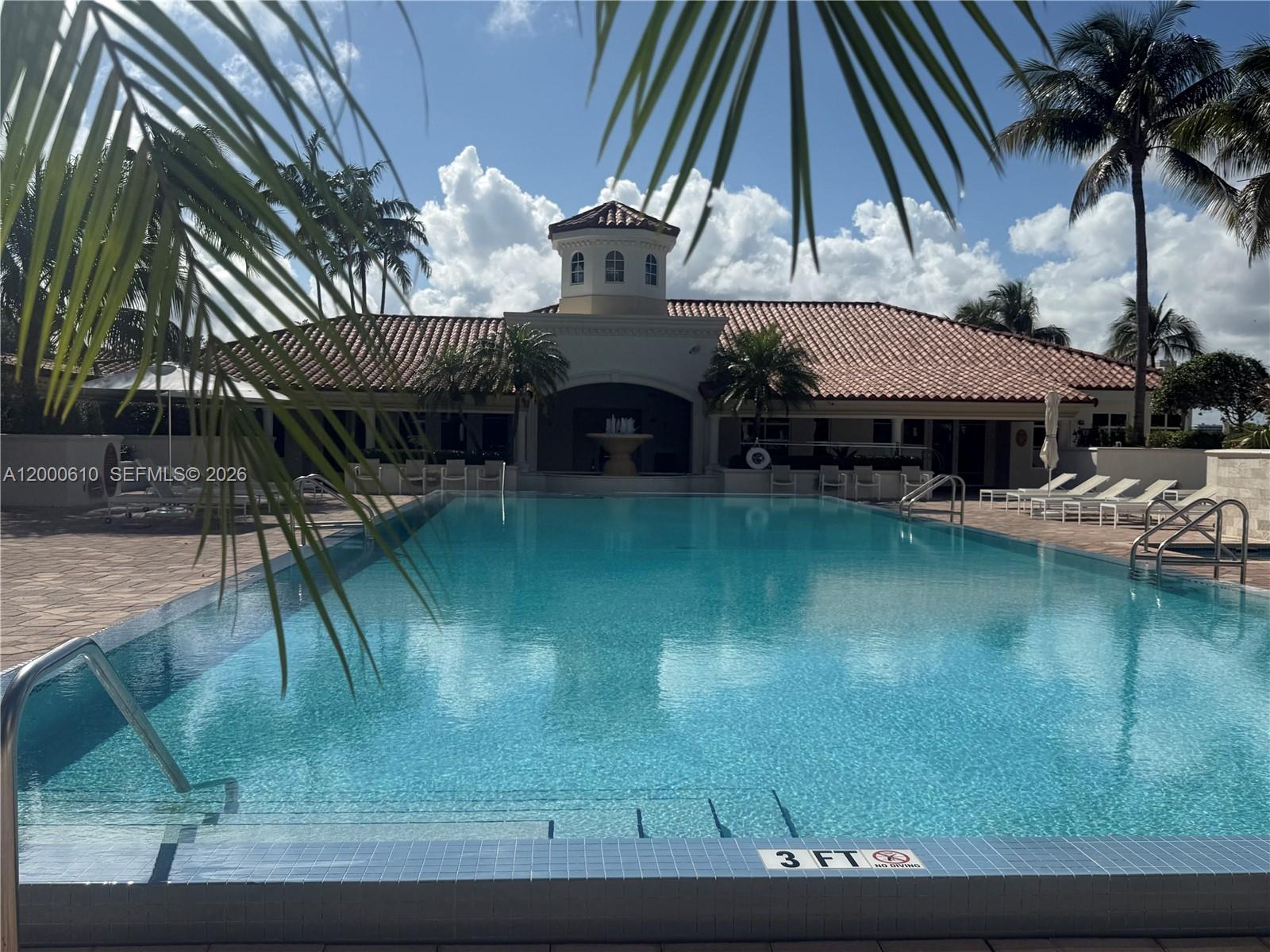 20000 E Country Club Dr #PH09, Aventura FL 33180