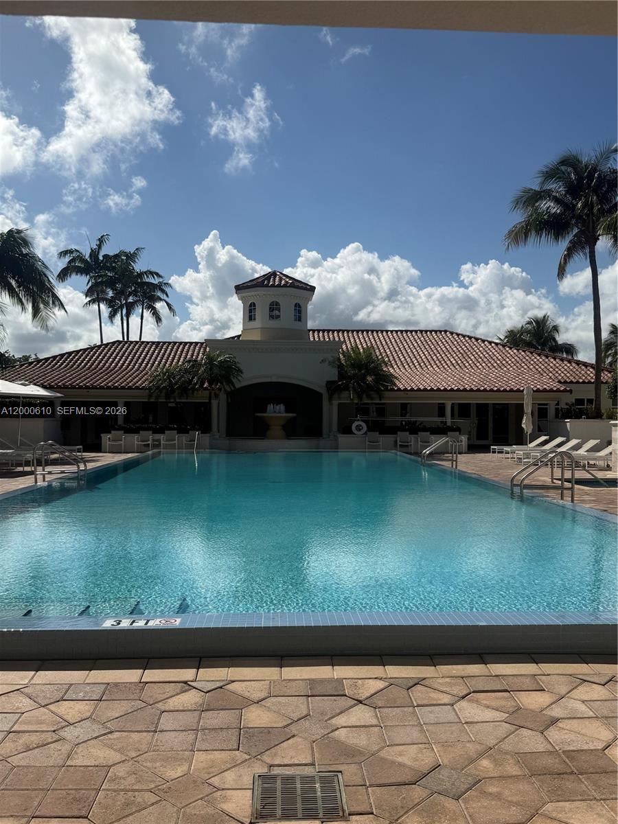 20000 E Country Club Dr #PH09, Aventura FL 33180