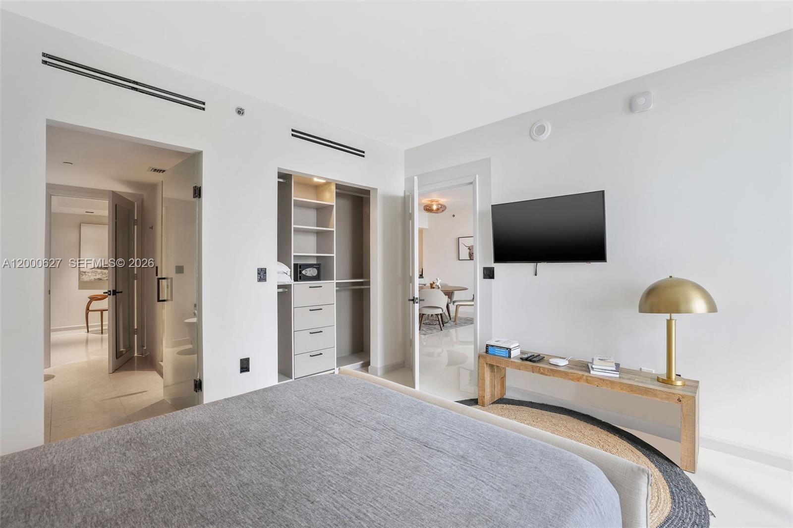 465 Brickell Ave #1805, Miami FL 33131