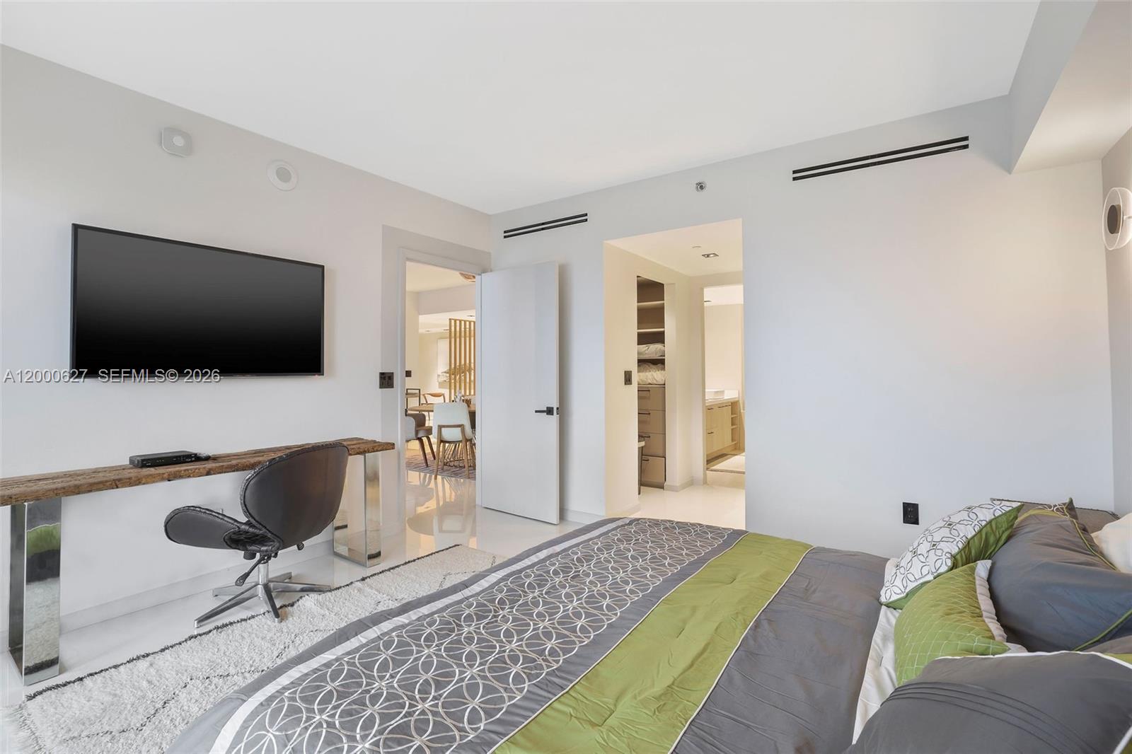465 Brickell Ave #1805, Miami FL 33131