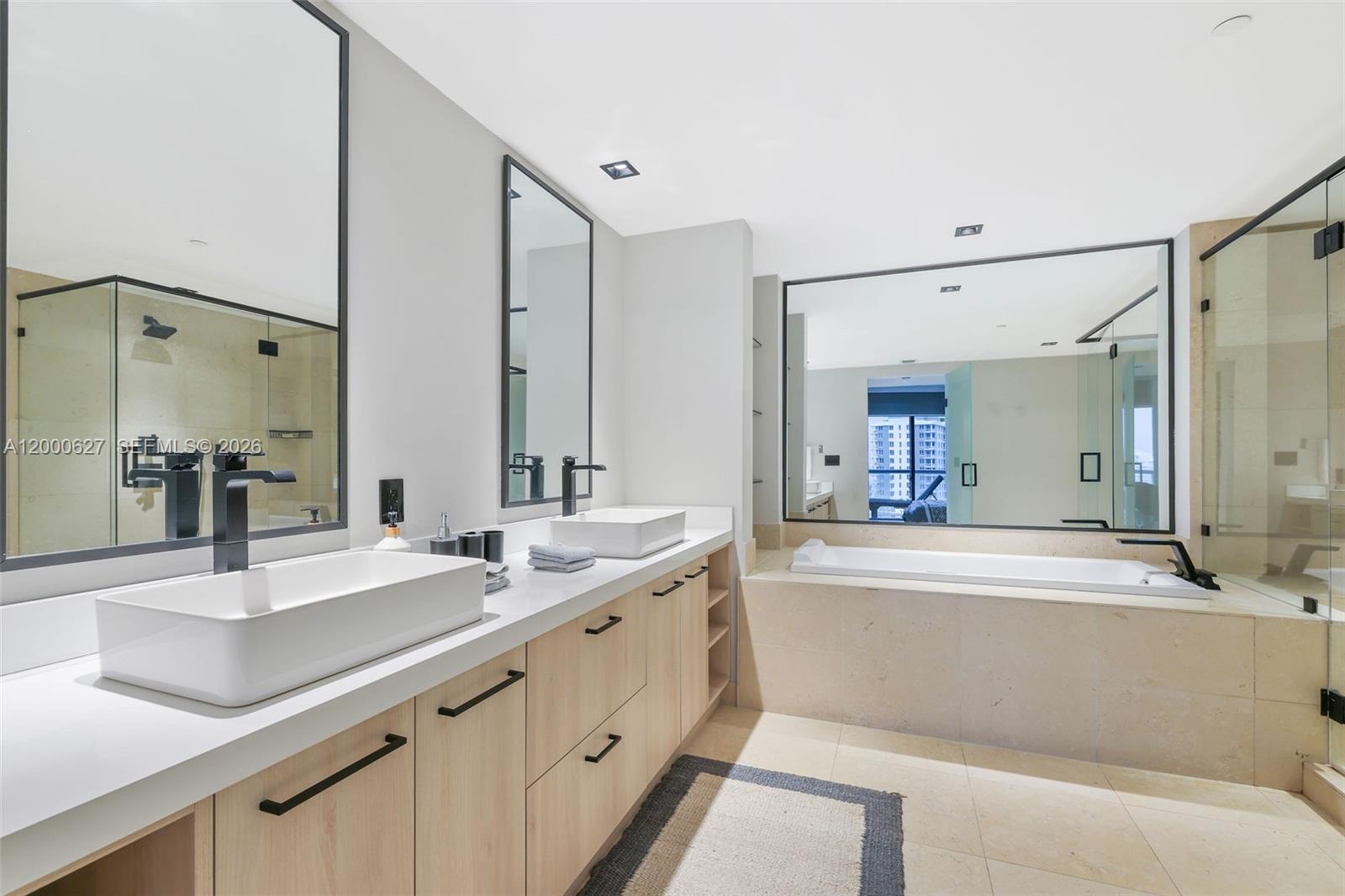 465 Brickell Ave #1805, Miami FL 33131