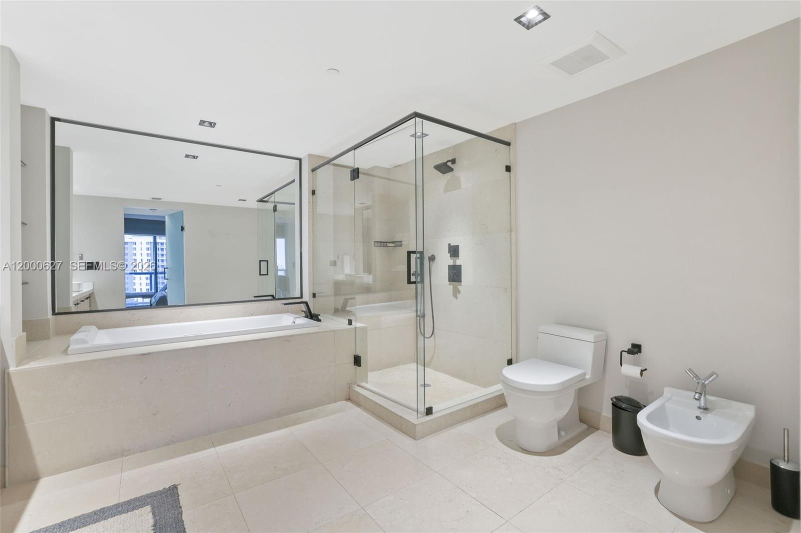 465 Brickell Ave #1805, Miami FL 33131
