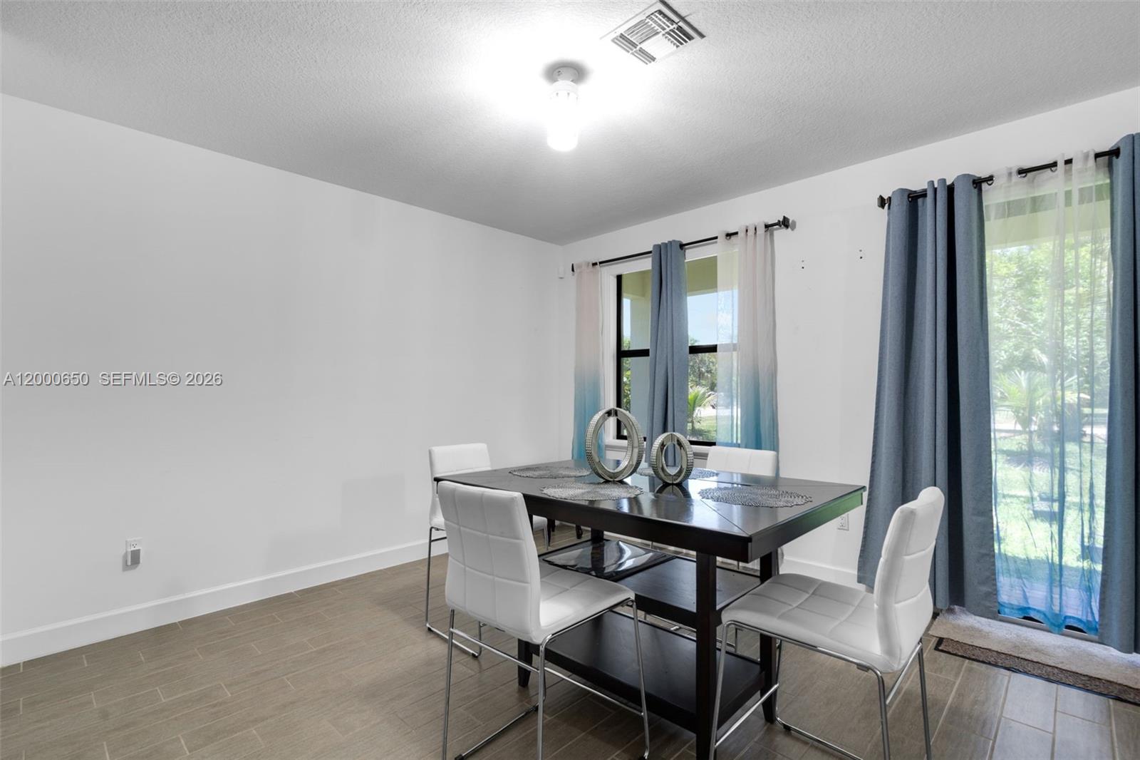 5113 NW 52nd St, Tamarac FL 33319