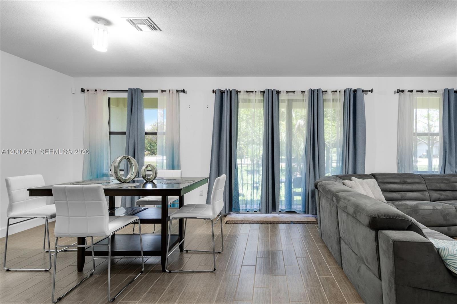 5113 NW 52nd St, Tamarac FL 33319