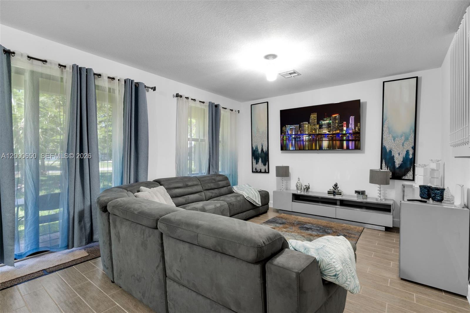 5113 NW 52nd St, Tamarac FL 33319