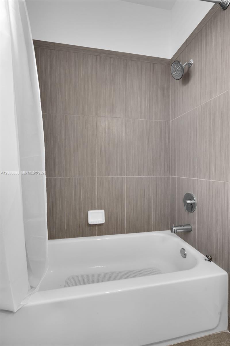 5113 NW 52nd St, Tamarac FL 33319
