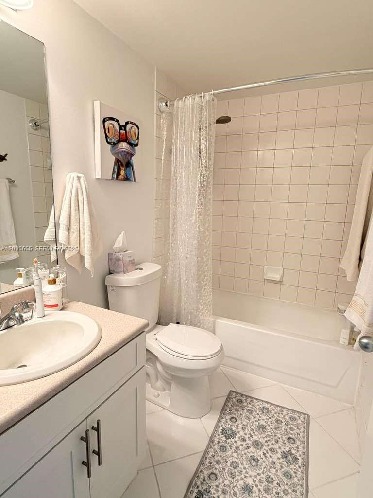 701 Brickell Key Blvd #1501, Miami FL 33131
