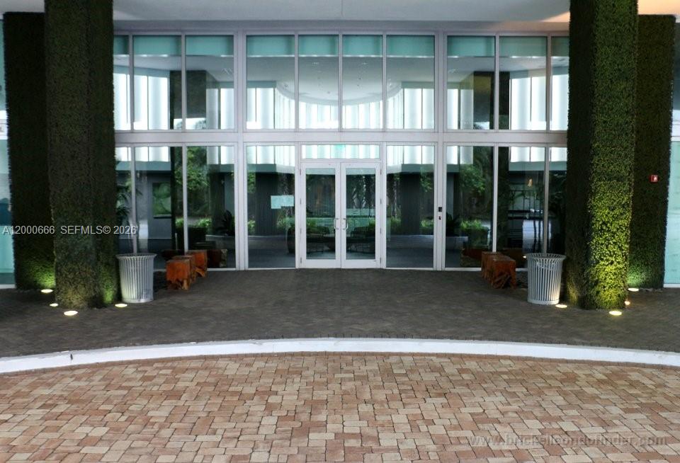 90 SW 3rd St #3505, Miami FL 33130