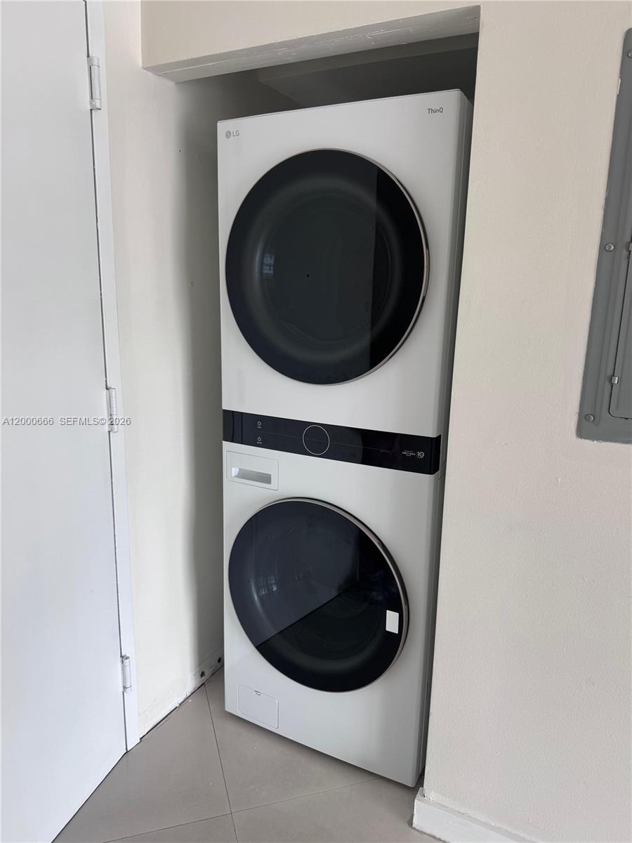 90 SW 3rd St #3505, Miami FL 33130