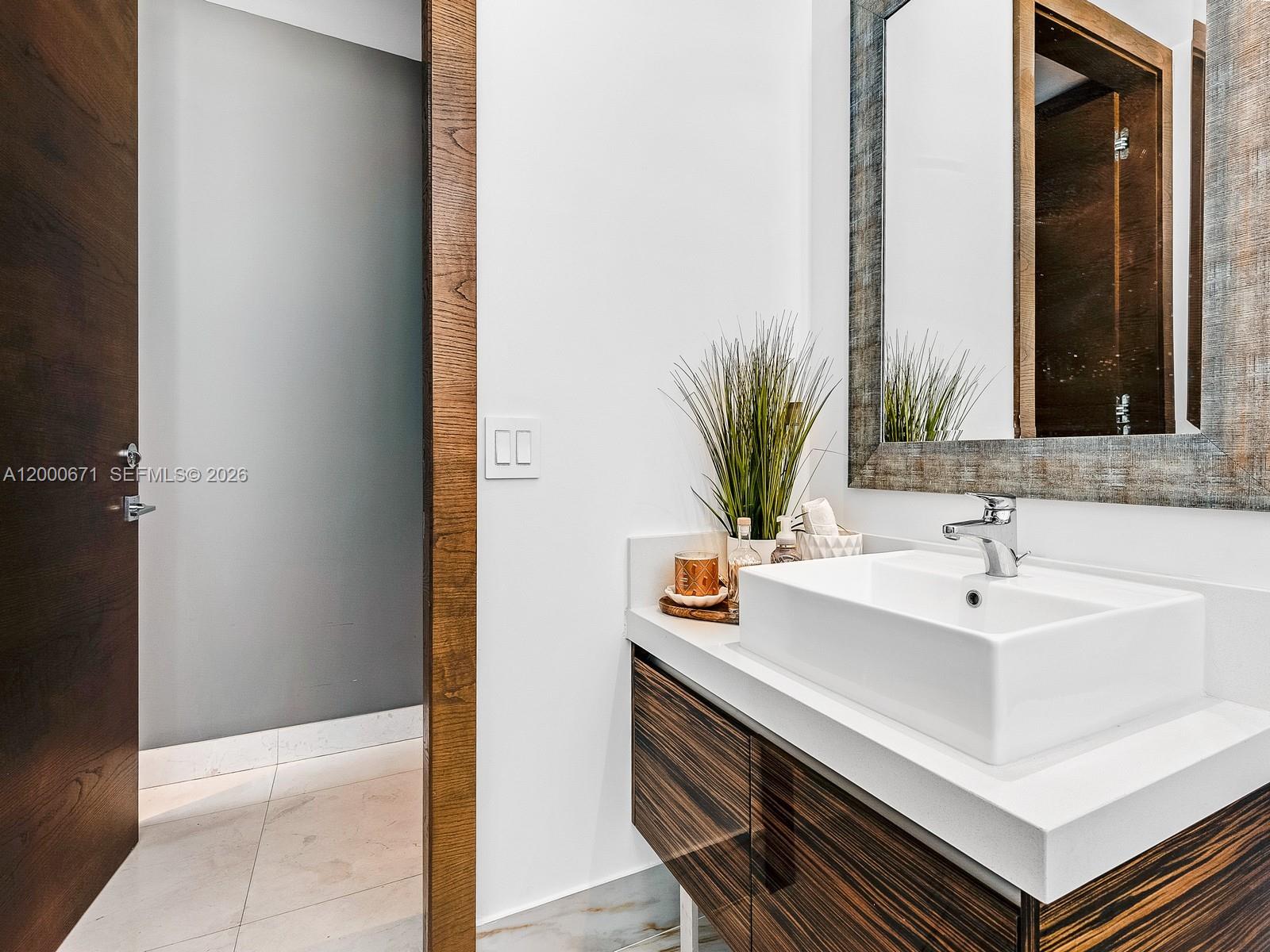 1100 Biscayne Blvd #2105, Miami FL 33132