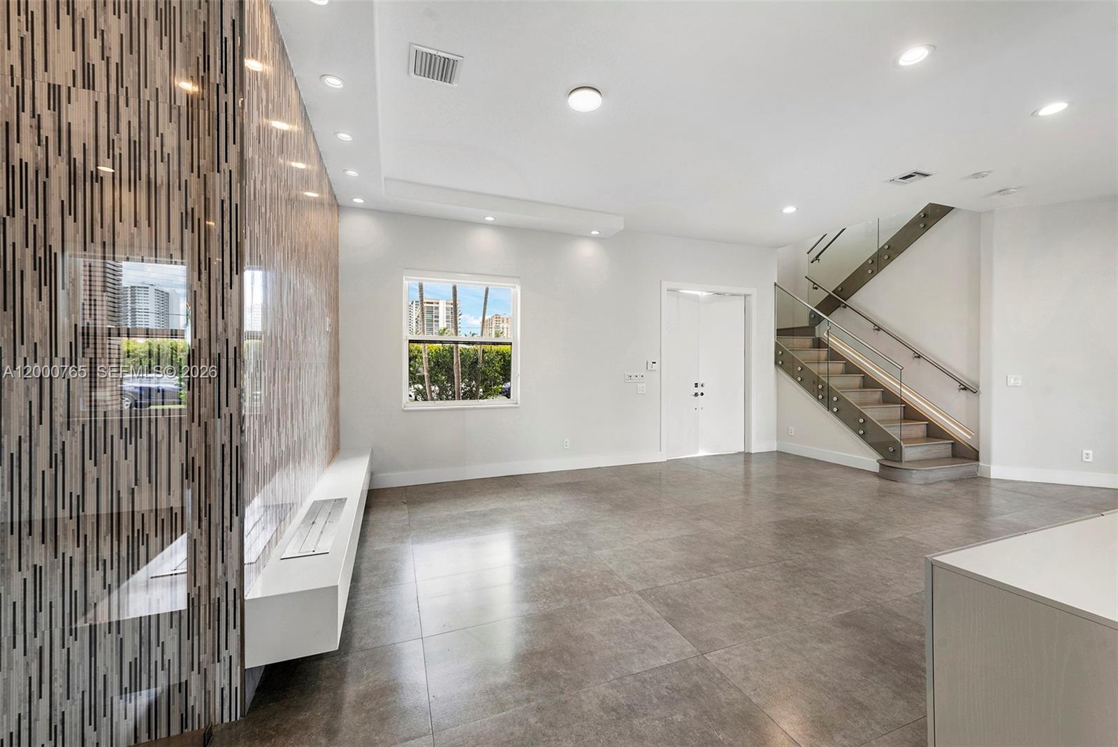 552 PALM DRIVE, Hallandale Beach FL 33009