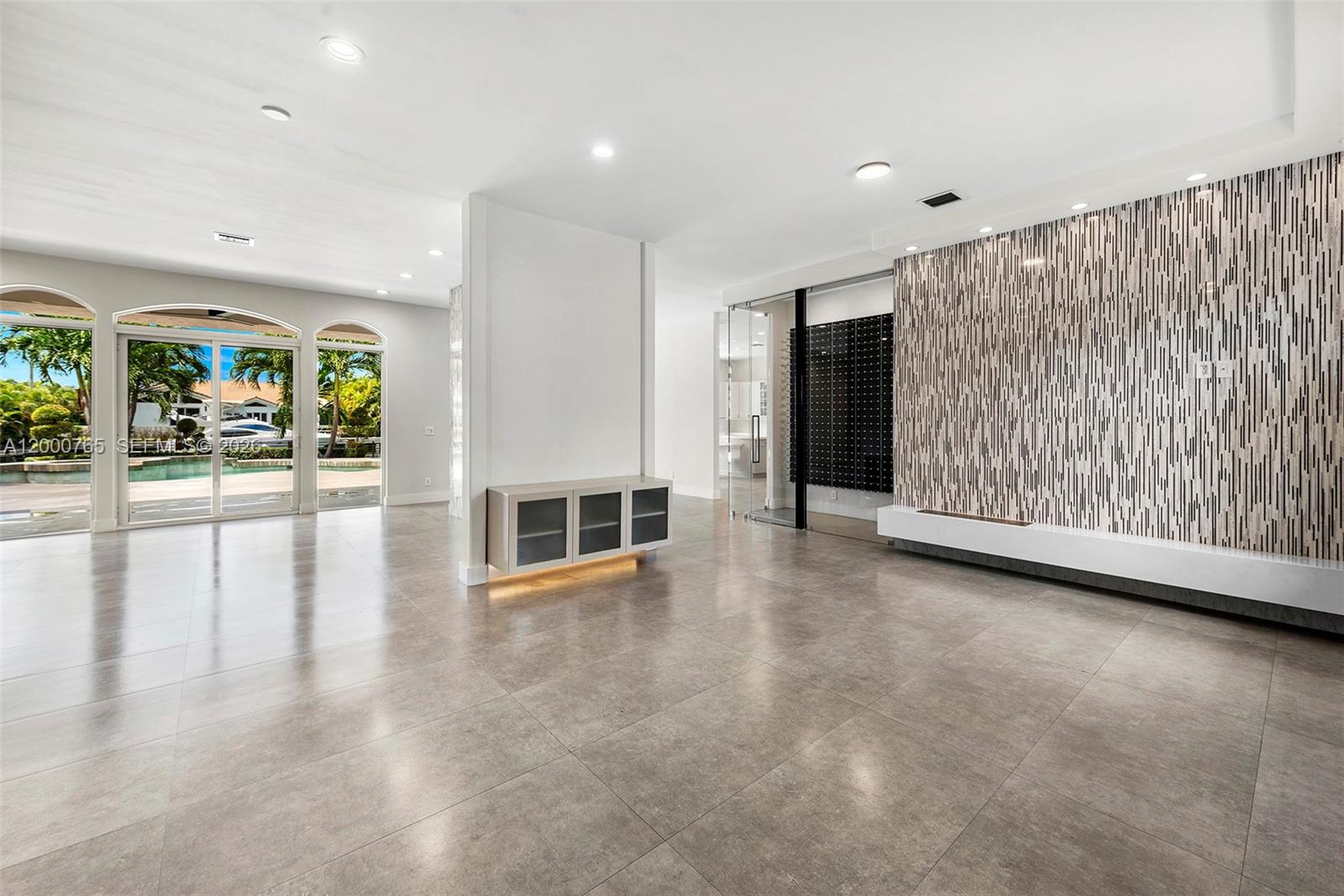 552 PALM DRIVE, Hallandale Beach FL 33009