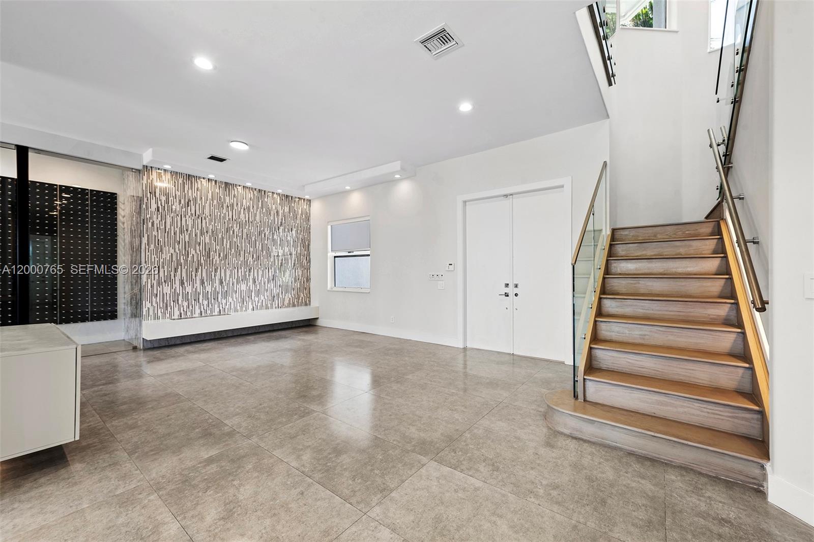 552 PALM DRIVE, Hallandale Beach FL 33009