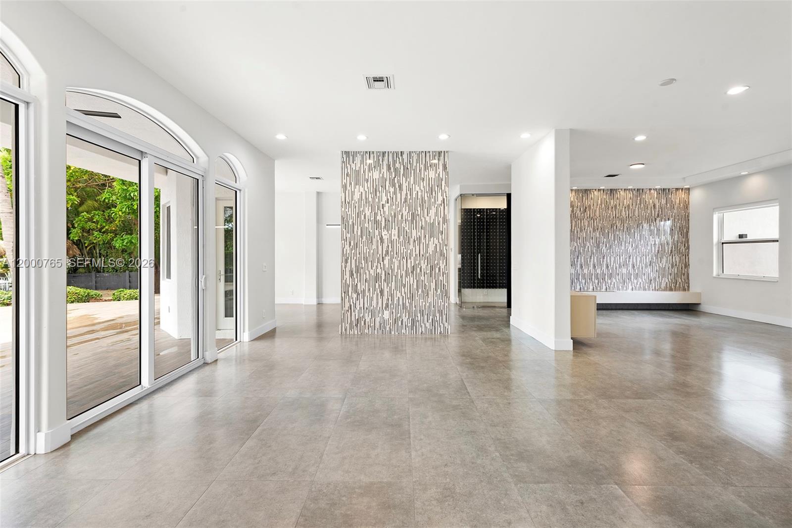 552 PALM DRIVE, Hallandale Beach FL 33009