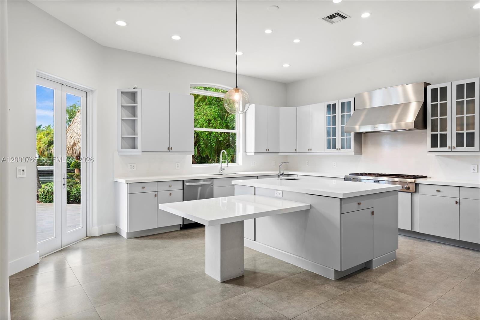552 PALM DRIVE, Hallandale Beach FL 33009