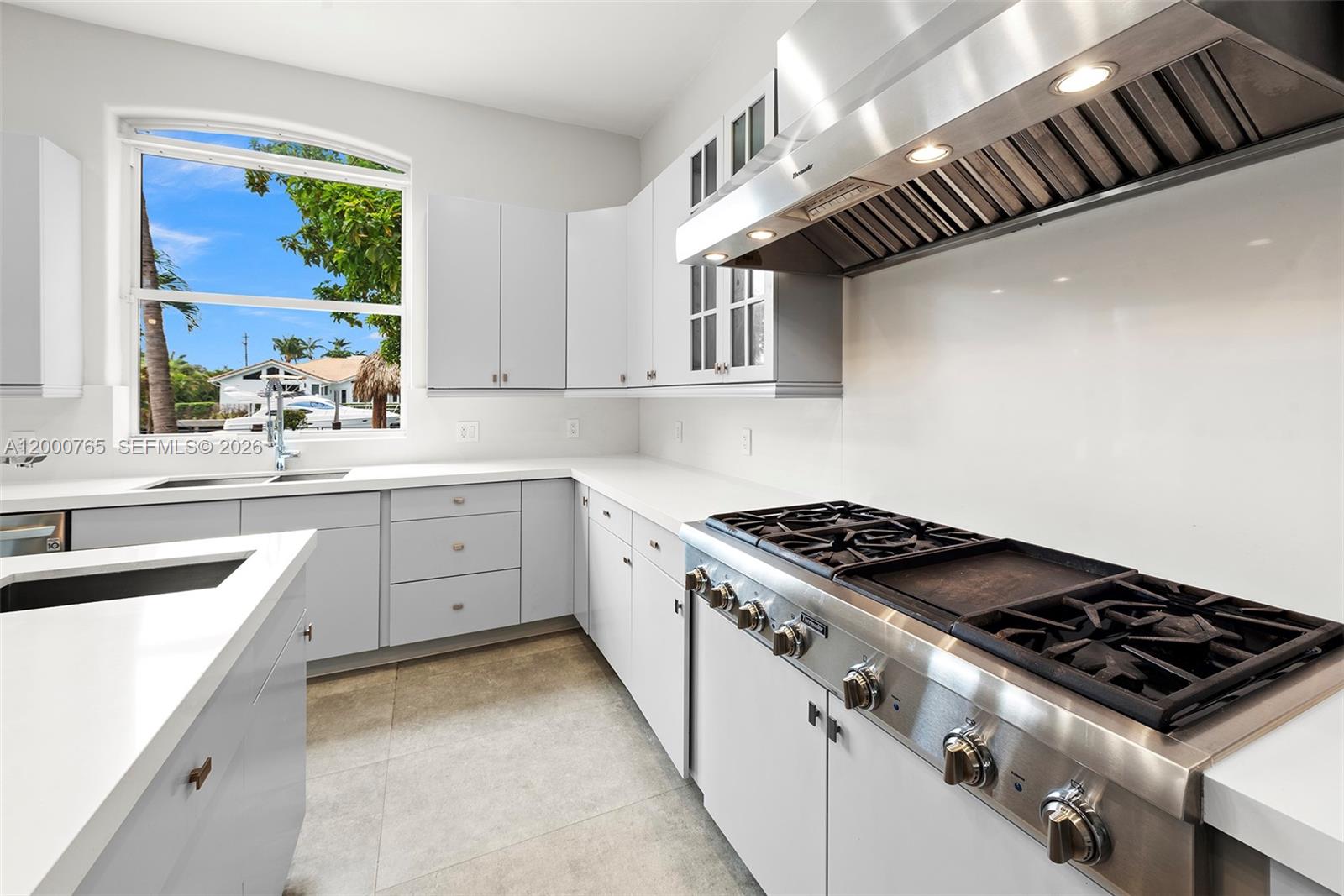 552 PALM DRIVE, Hallandale Beach FL 33009