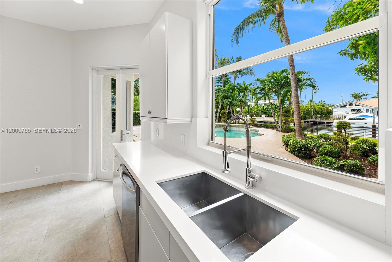 552 PALM DRIVE, Hallandale Beach FL 33009