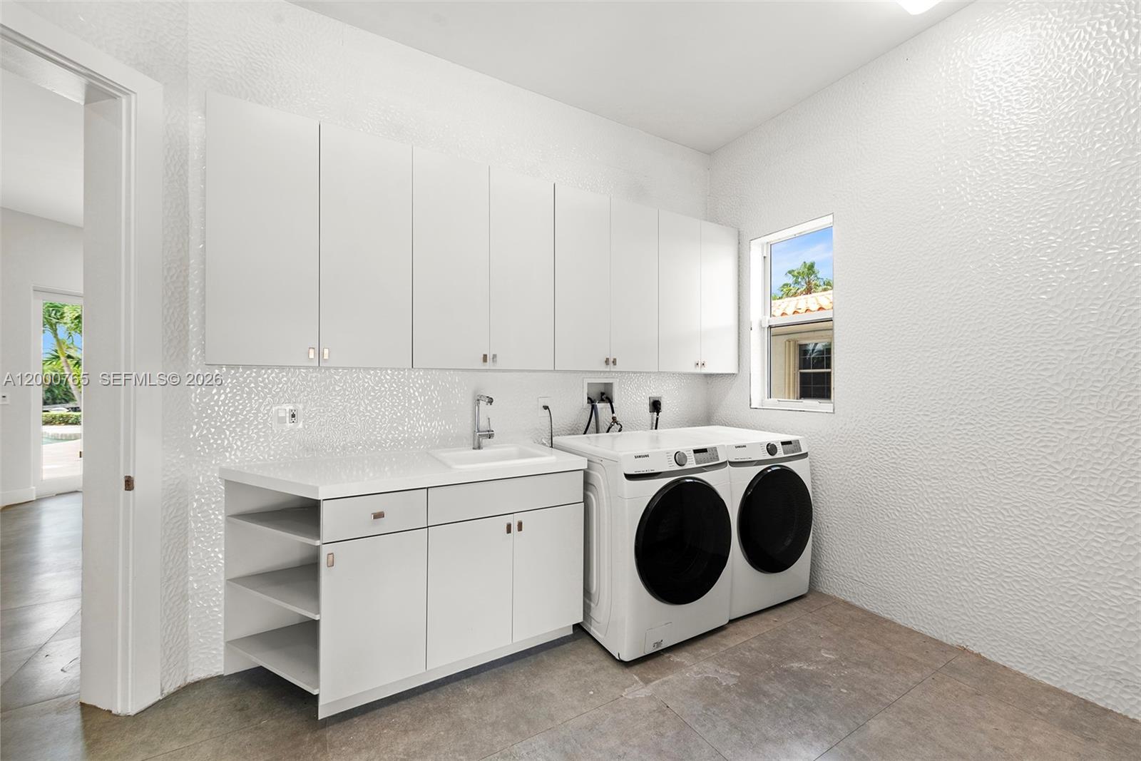 552 PALM DRIVE, Hallandale Beach FL 33009