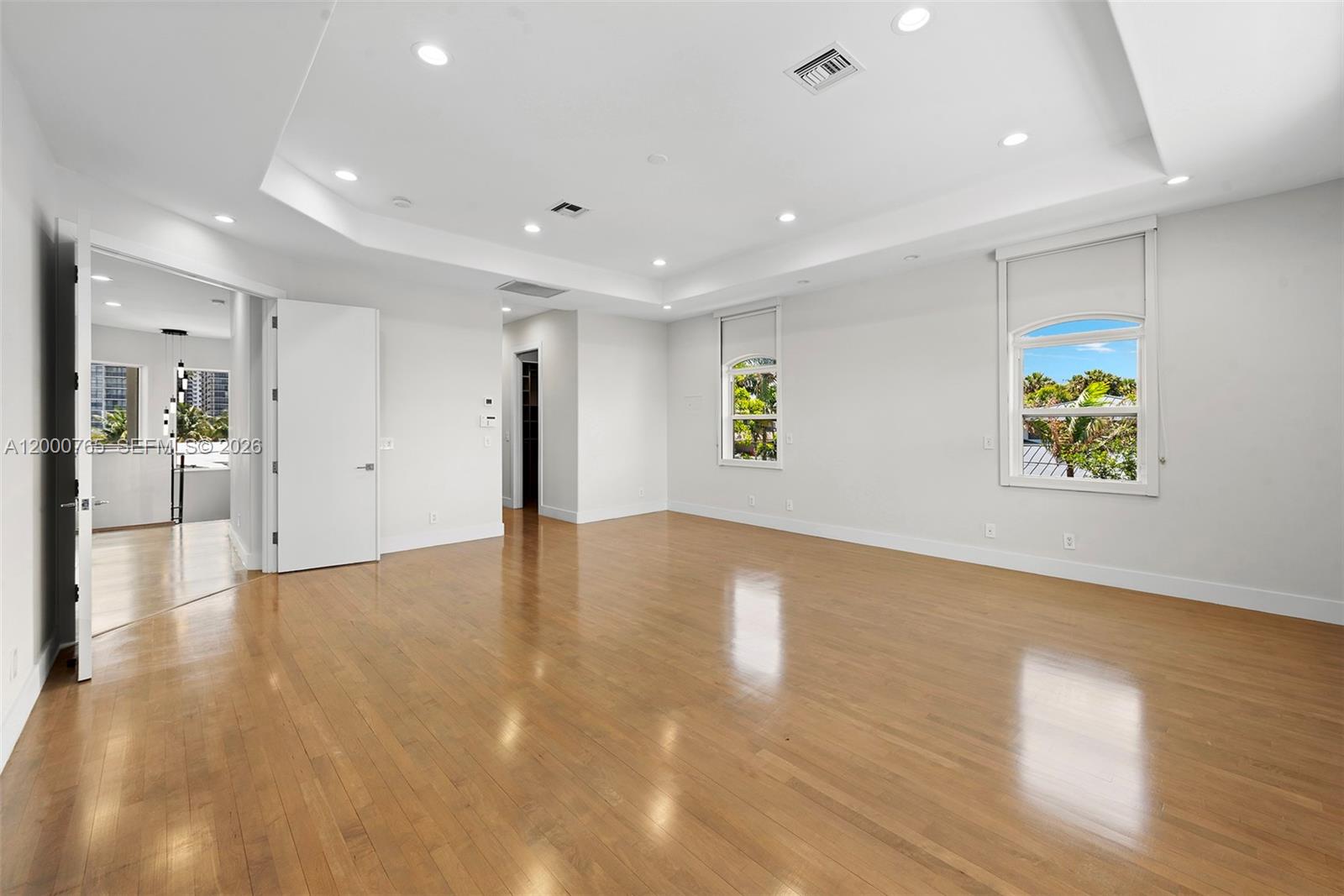 552 PALM DRIVE, Hallandale Beach FL 33009