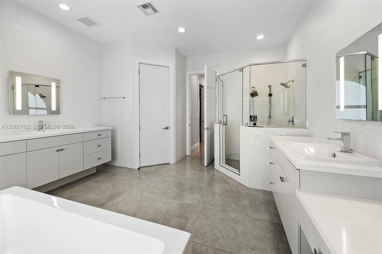 552 PALM DRIVE, Hallandale Beach FL 33009