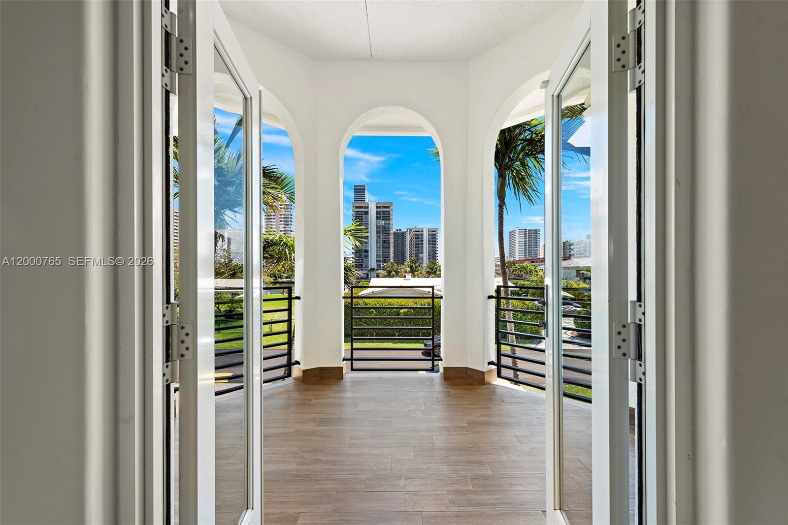 552 PALM DRIVE, Hallandale Beach FL 33009