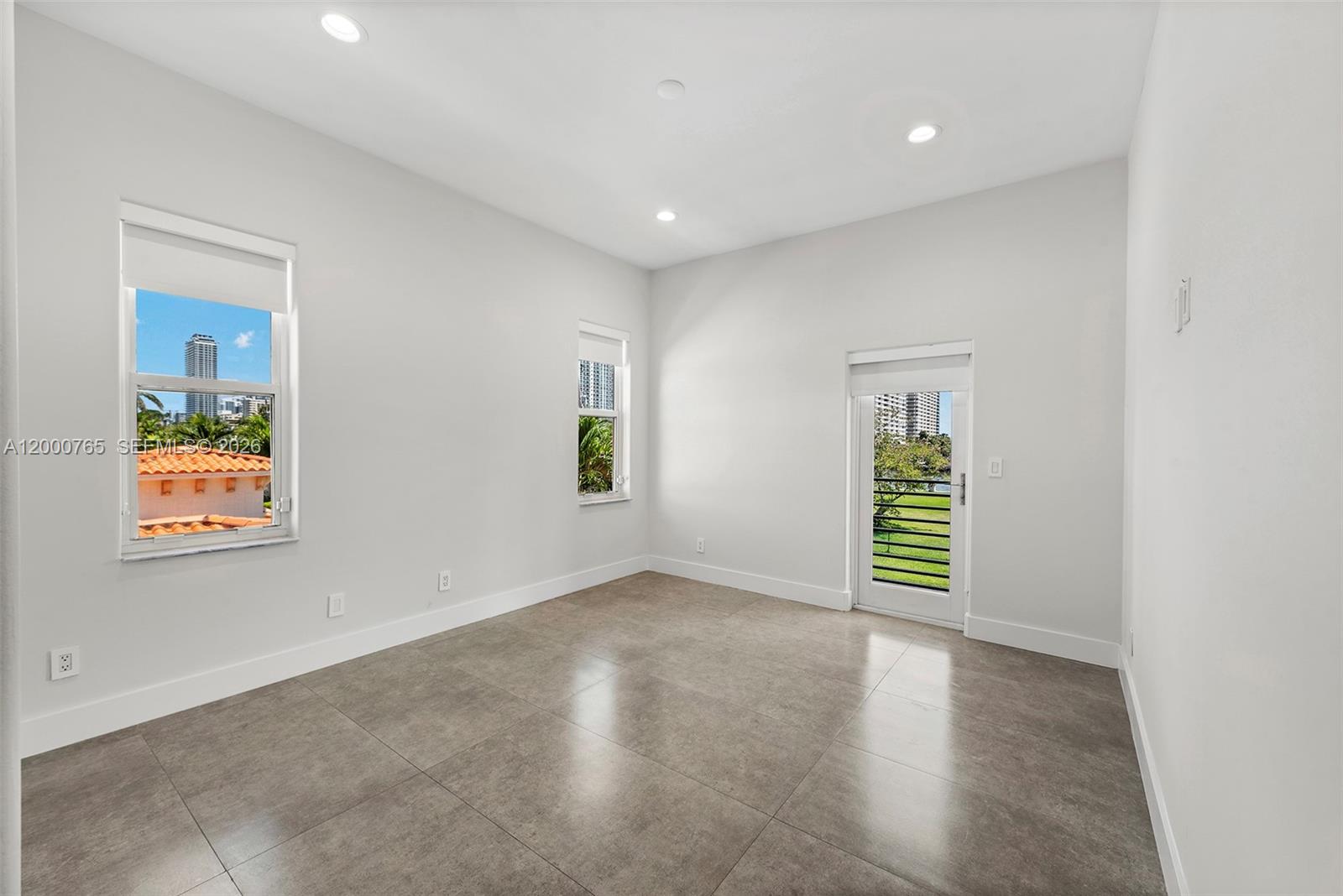 552 PALM DRIVE, Hallandale Beach FL 33009