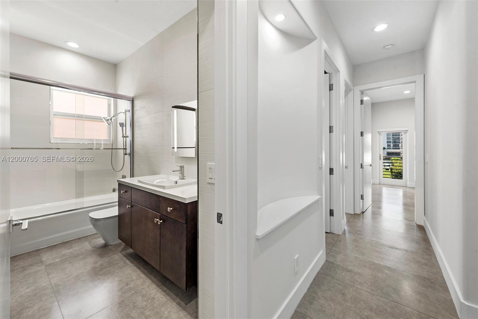 552 PALM DRIVE, Hallandale Beach FL 33009