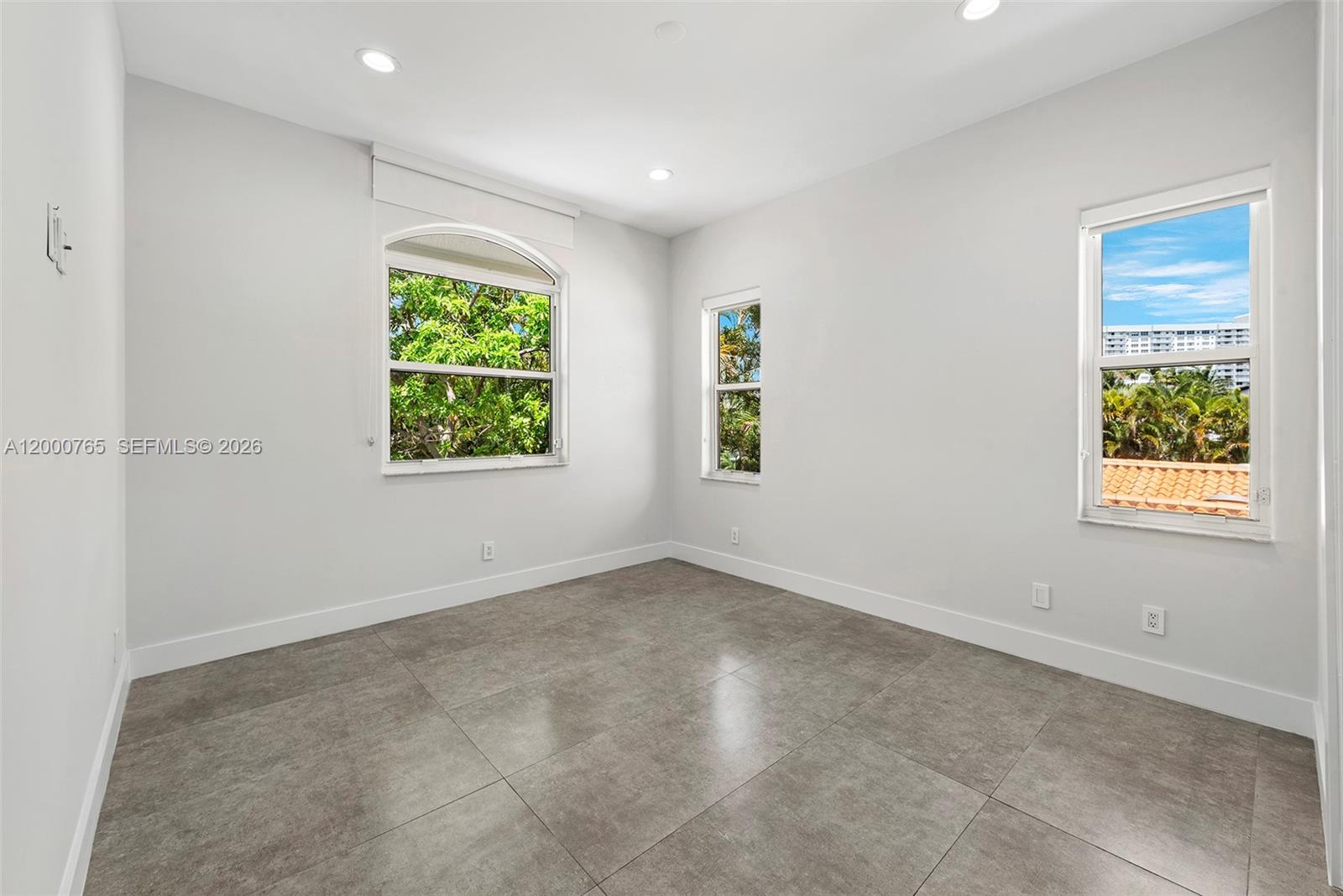552 PALM DRIVE, Hallandale Beach FL 33009