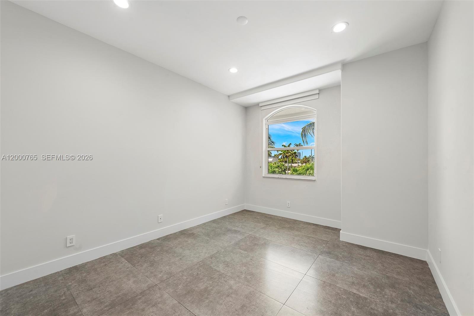 552 PALM DRIVE, Hallandale Beach FL 33009