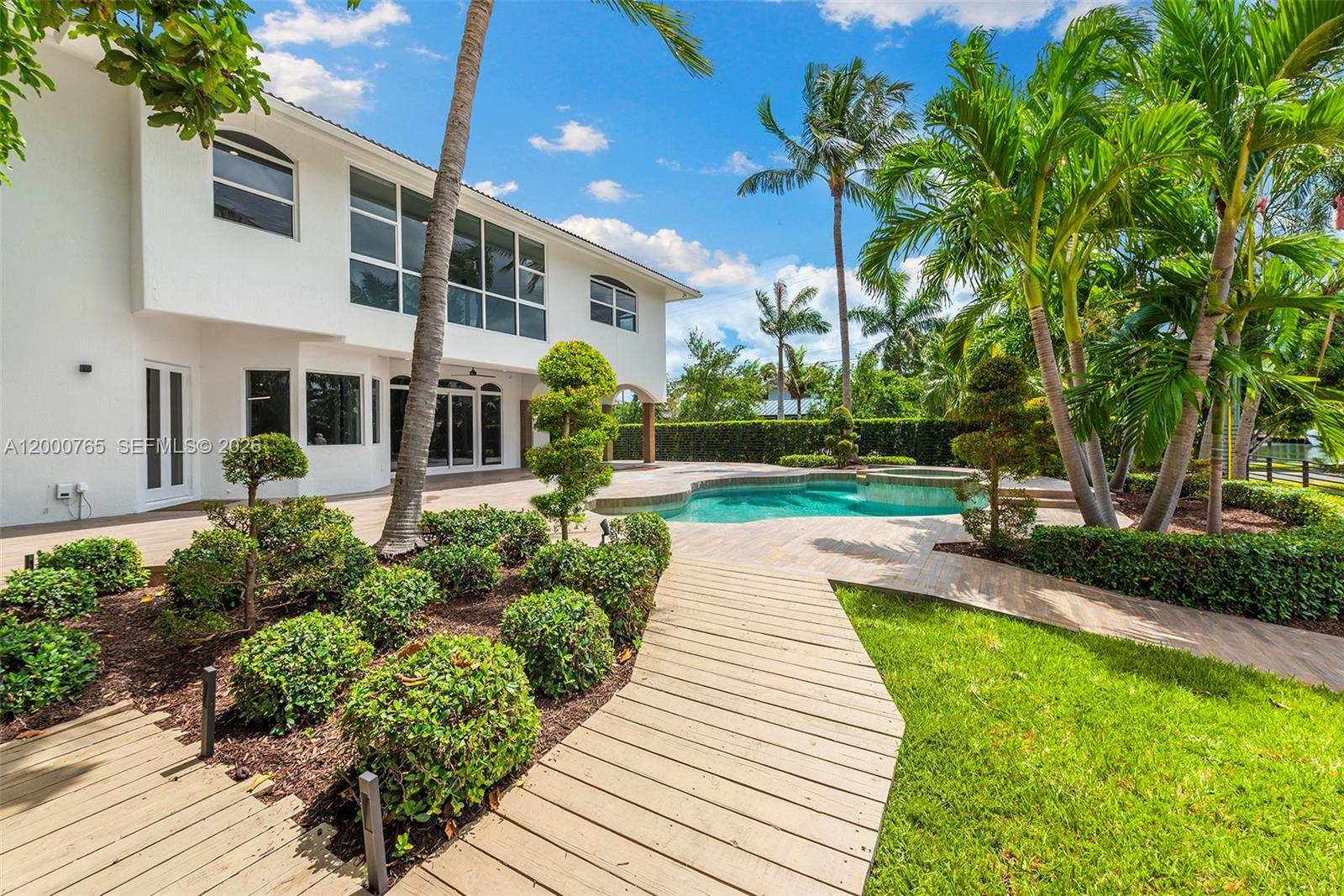 552 PALM DRIVE, Hallandale Beach FL 33009