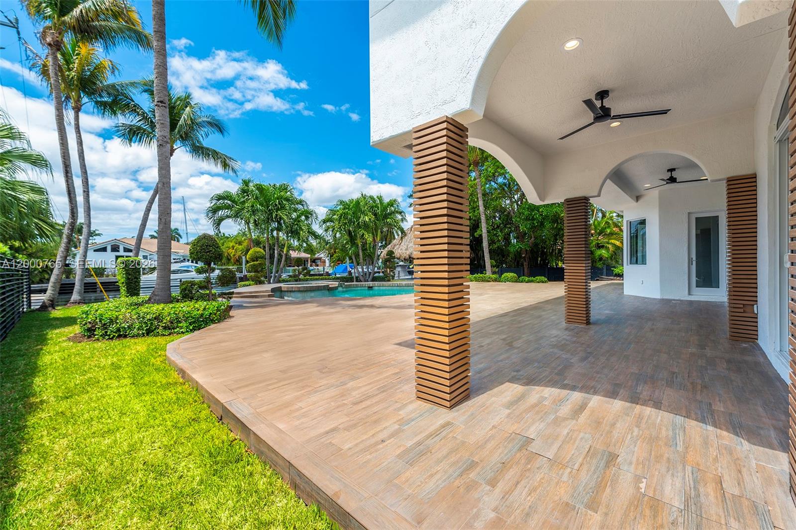 552 PALM DRIVE, Hallandale Beach FL 33009