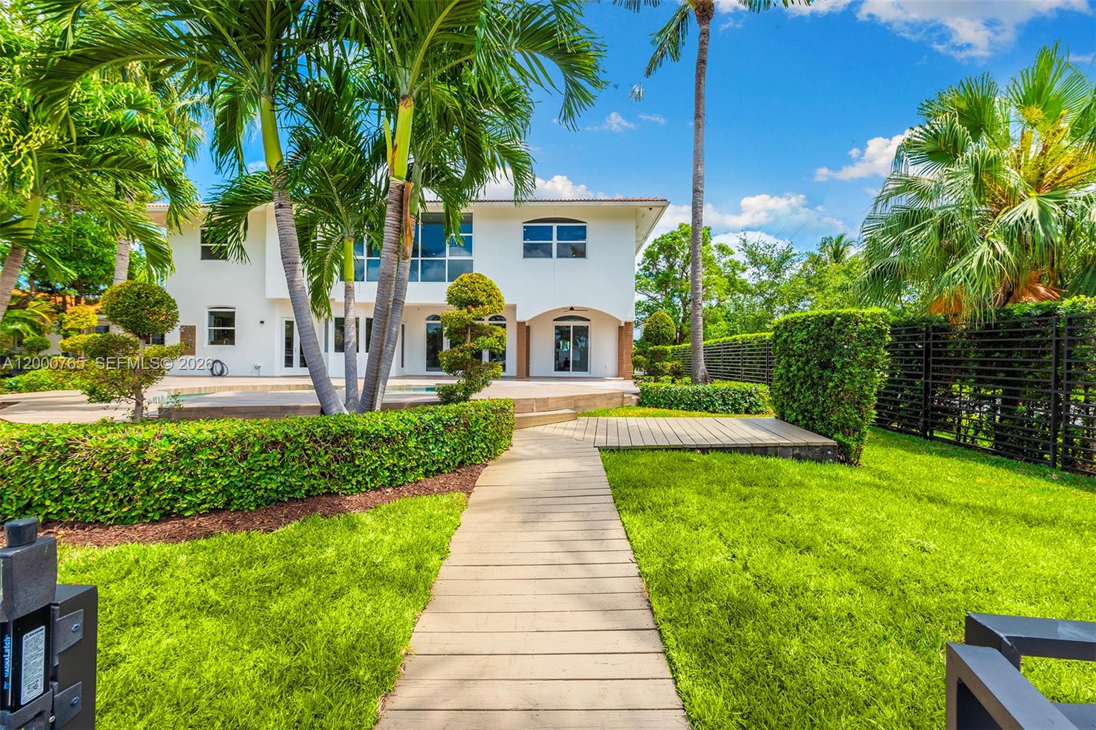 552 PALM DRIVE, Hallandale Beach FL 33009