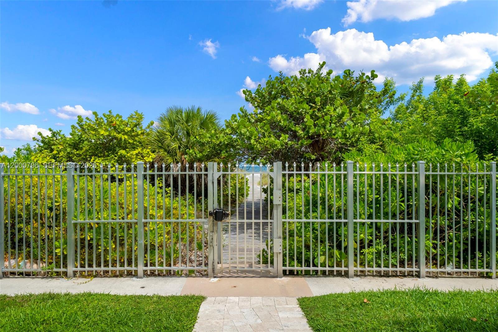 177 Ocean Lane Dr #106, Key Biscayne FL 33149