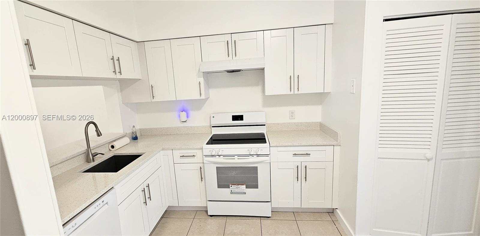 46 Simonton Cir, Weston FL 33326