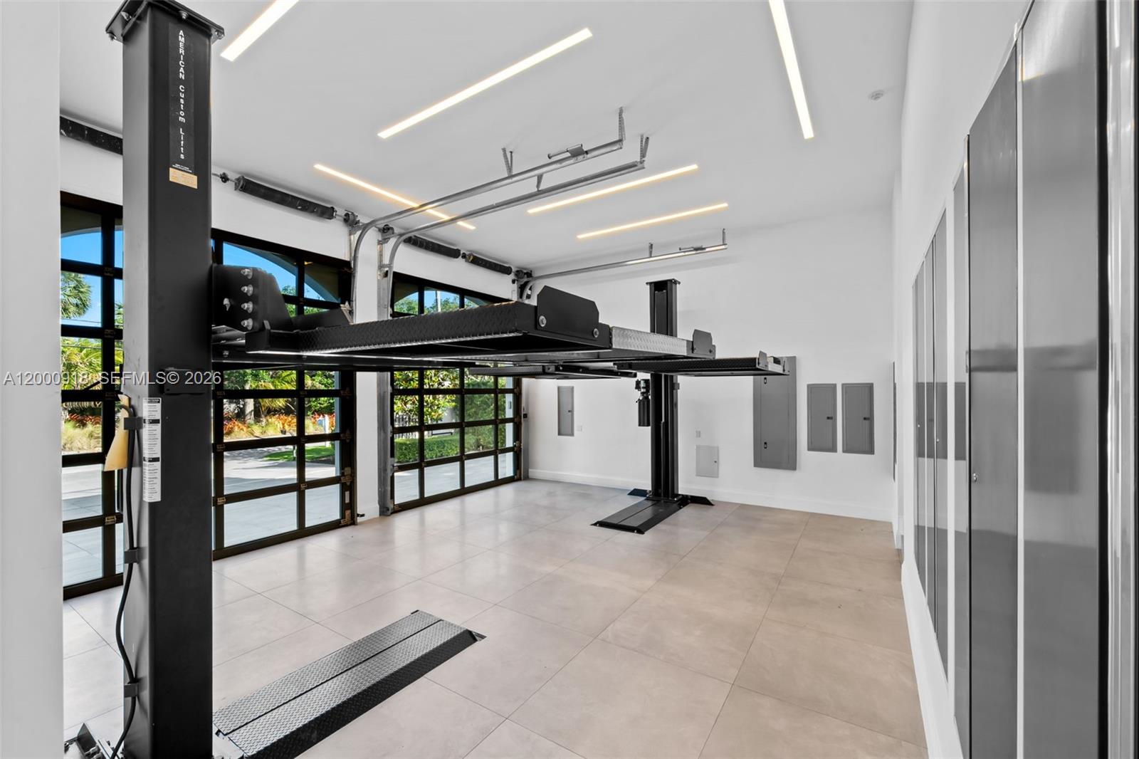 1239 Middle River Dr, Fort Lauderdale FL 33304
