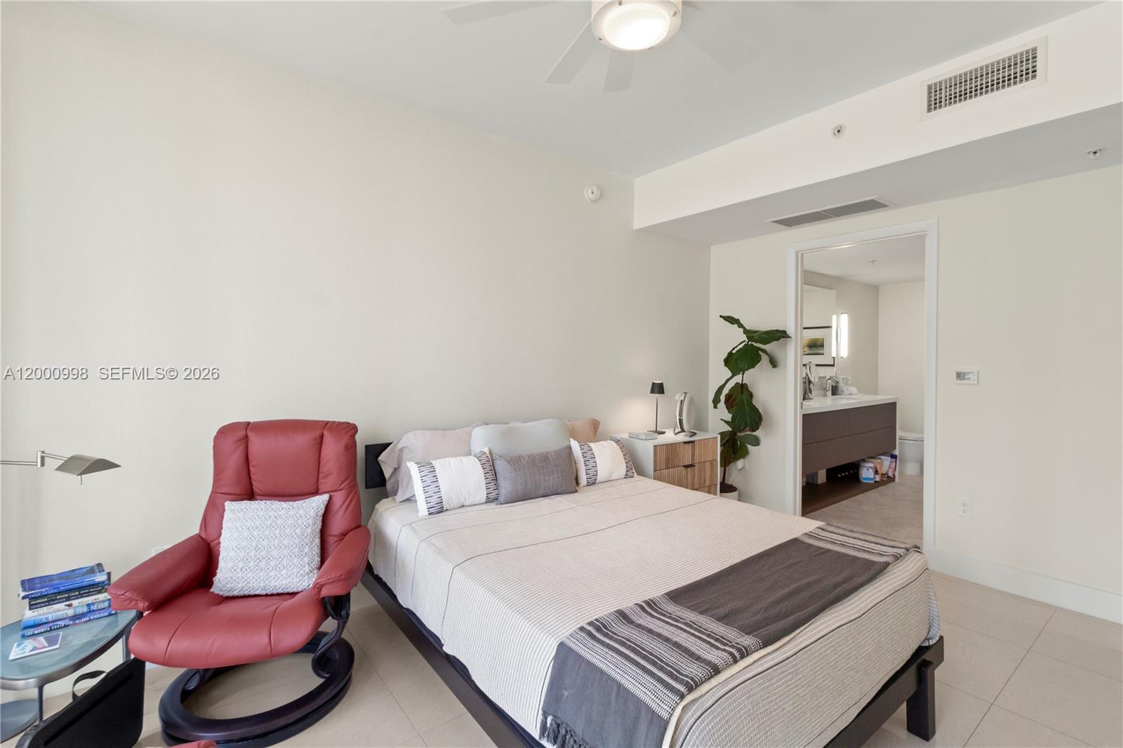 92 SW 3rd St #1202, Miami FL 33130