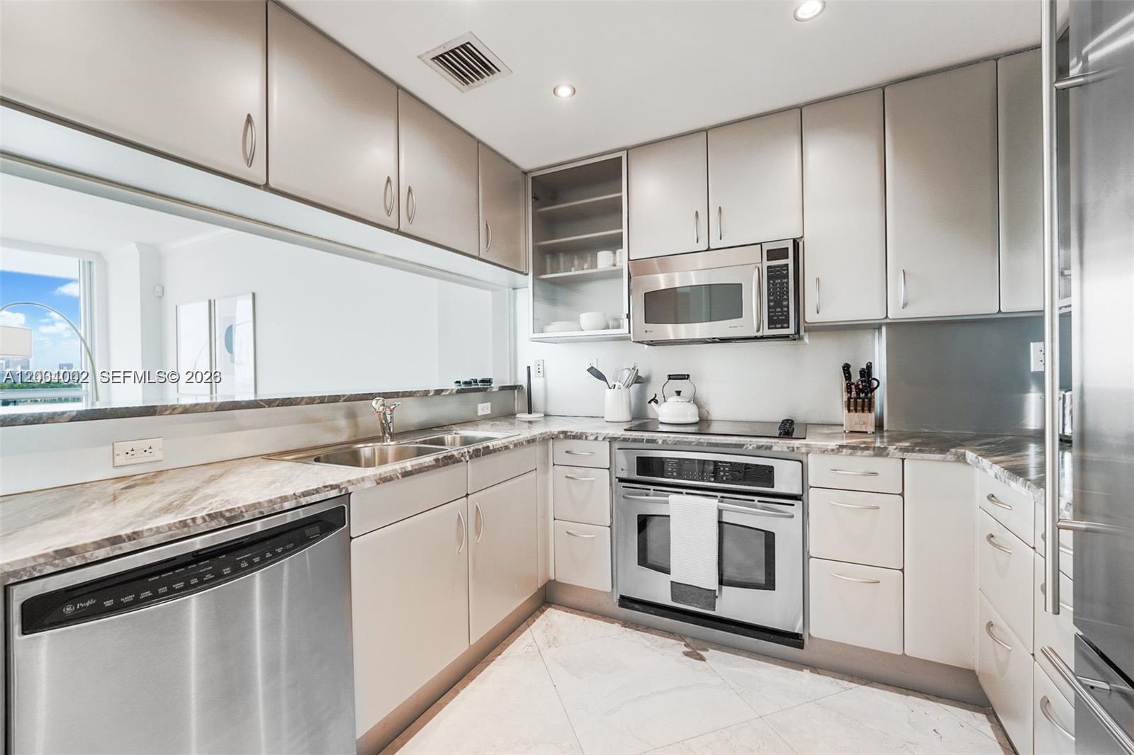 540 West Ave #812, Miami Beach FL 33139