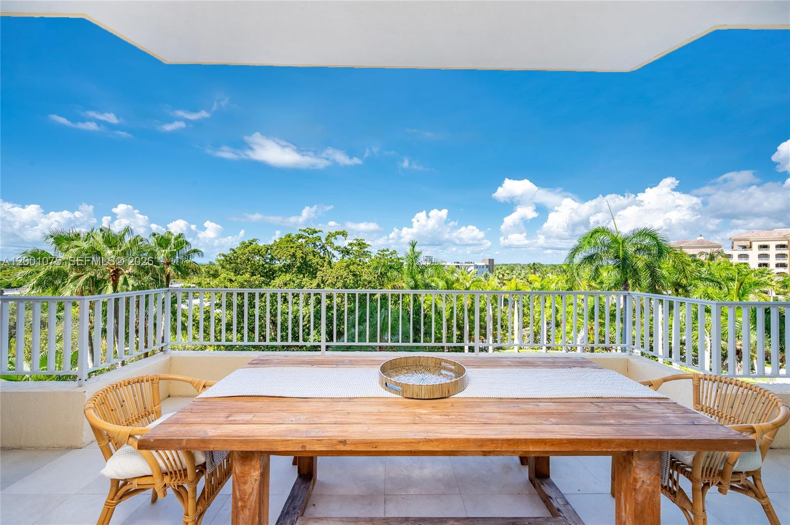 789 Crandon Blvd #502, Key Biscayne FL 33149