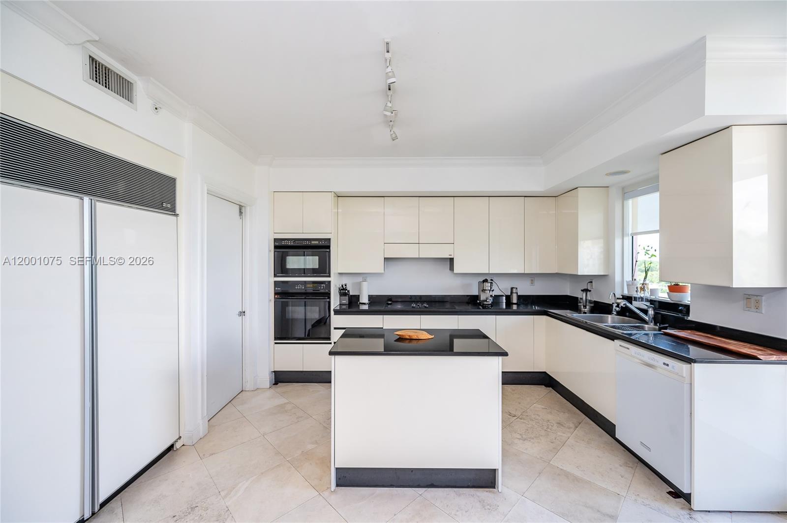 789 Crandon Blvd #502, Key Biscayne FL 33149