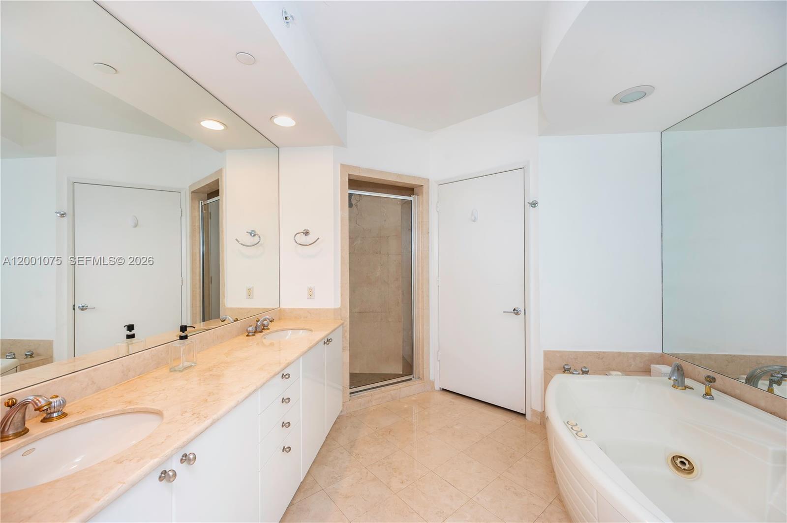 789 Crandon Blvd #502, Key Biscayne FL 33149