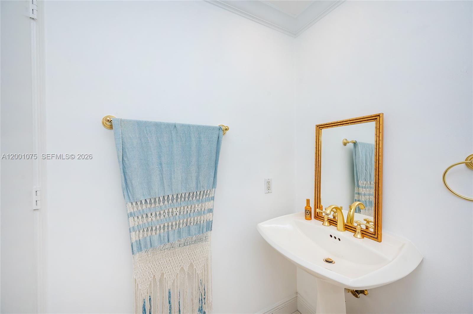 789 Crandon Blvd #502, Key Biscayne FL 33149